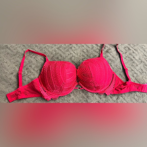 La Senza Beyond Sexy Plunge Bra - Picture 2 of 4